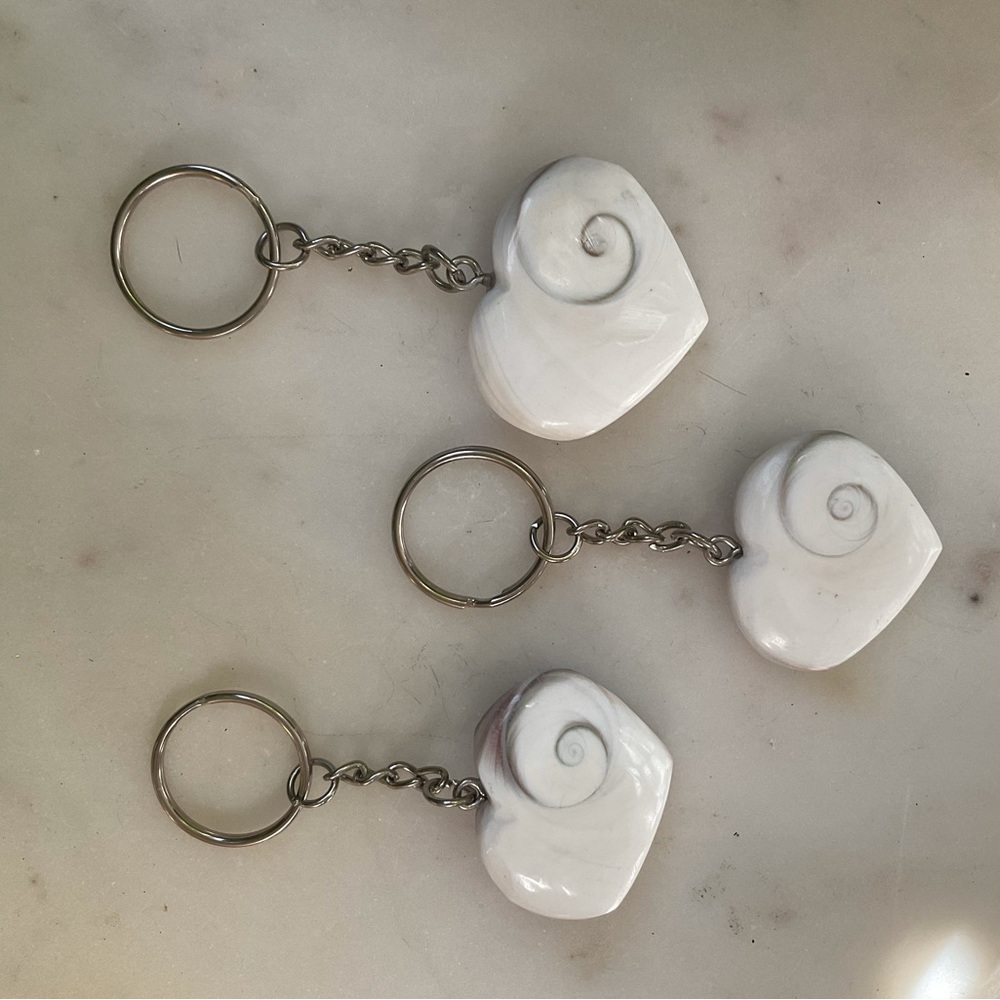 Shiva Shell Heart Key chains - Picture 2 of 5